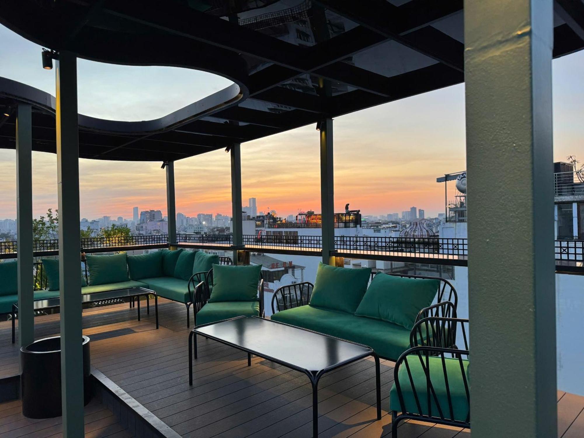 Golden Lotus Luxury Hotel Ханой Екстериор снимка
